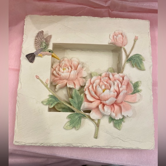 3D Plaster Picture of Flowers and Hummingbird - Picture 4 of 6
